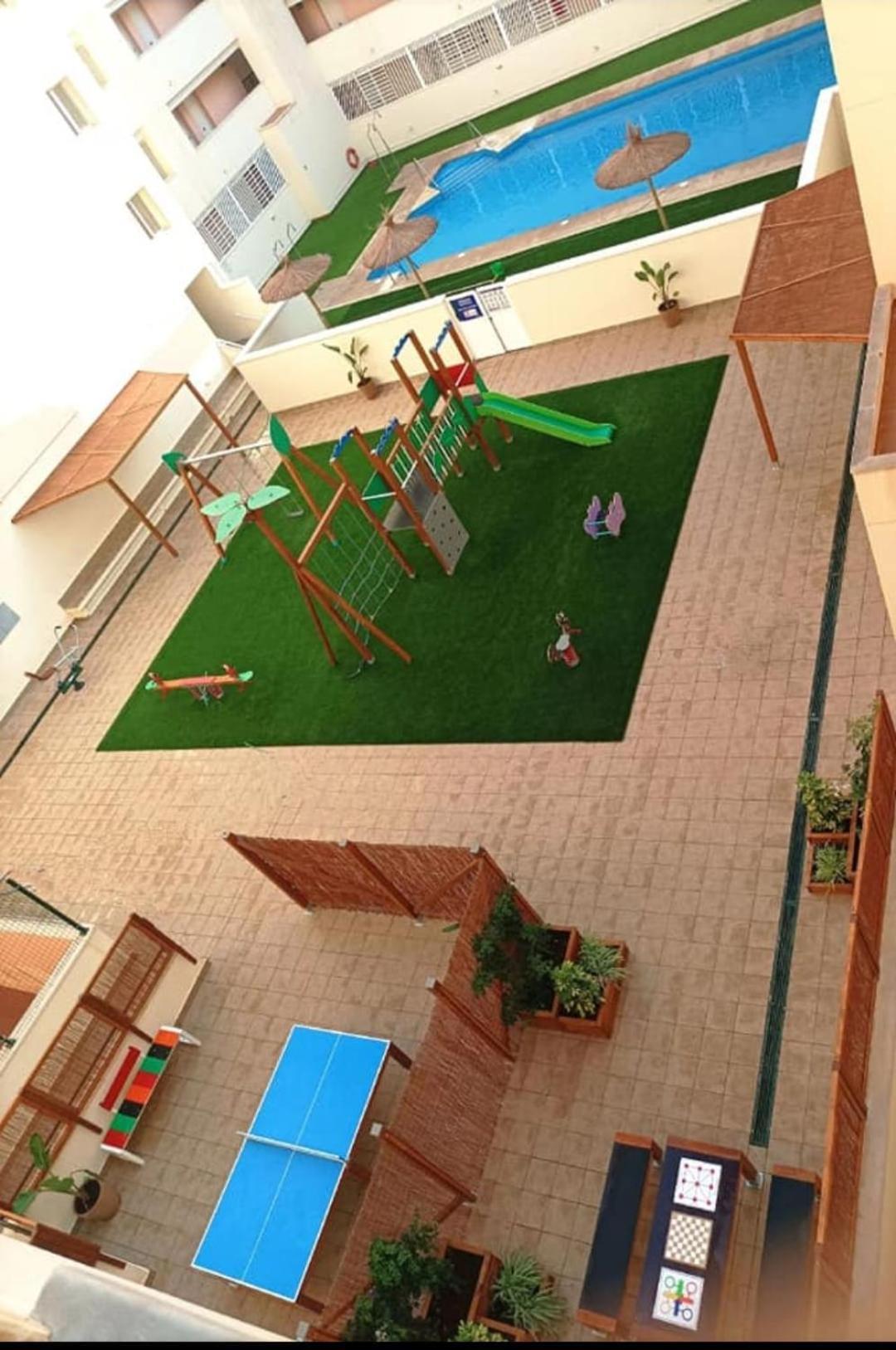 Lyrioshomes Beach Roquetas De Mar , Piscina Y Parque Infantil Ruang foto